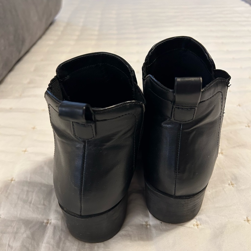 Cityclassified Black Ankle Booties - Picture 2 of 4